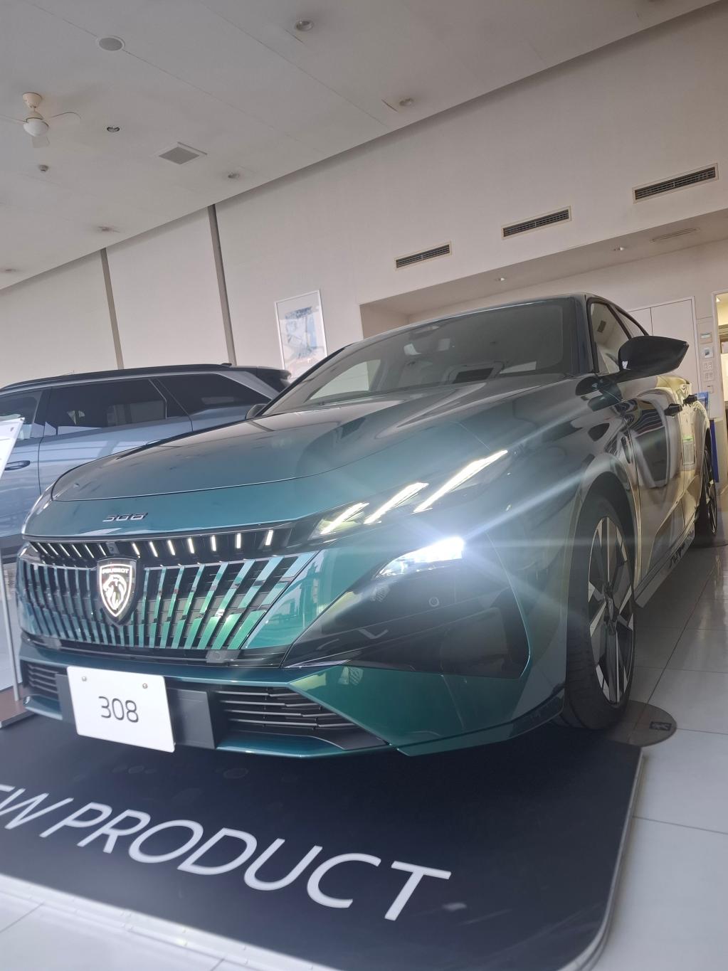NEW 308 HYBRID 展示中
