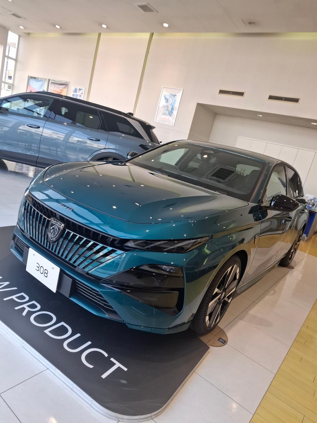NEW 308 HYBRID 展示中
