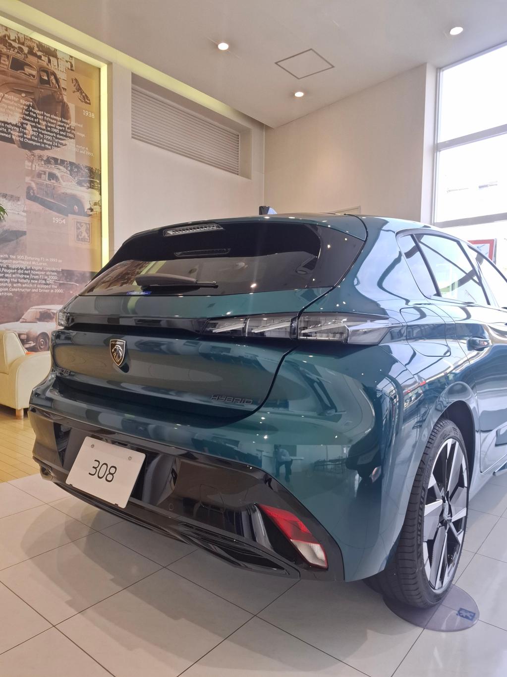 NEW 308 HYBRID 展示中